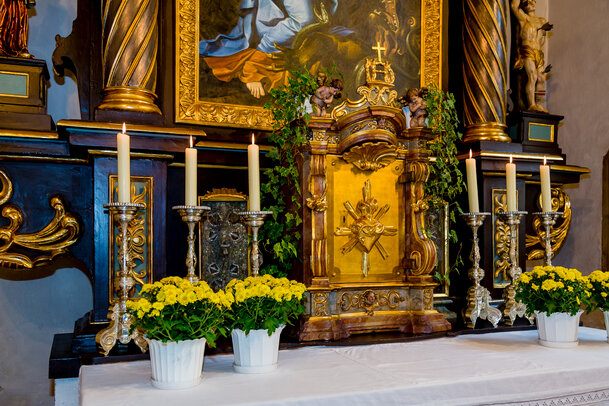 Thumbnail: _JA 24275 Erntedank in Hohenried, Kirche, Altar.jpg